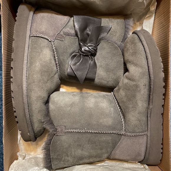UGG Classic Daelynn Boot - Picture 8 of 9